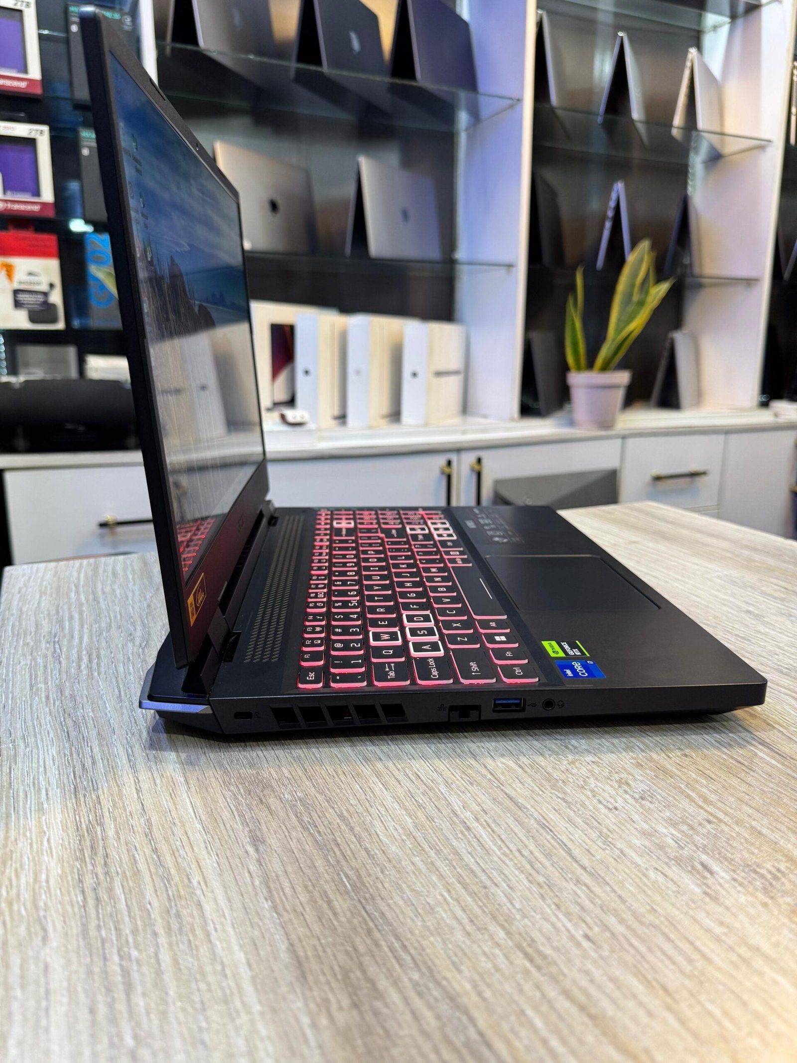 Acer Nitro 5, intel core i7, 12th generation, 16gb ram, 1TB SSD, 6gb graphics, 15.6
