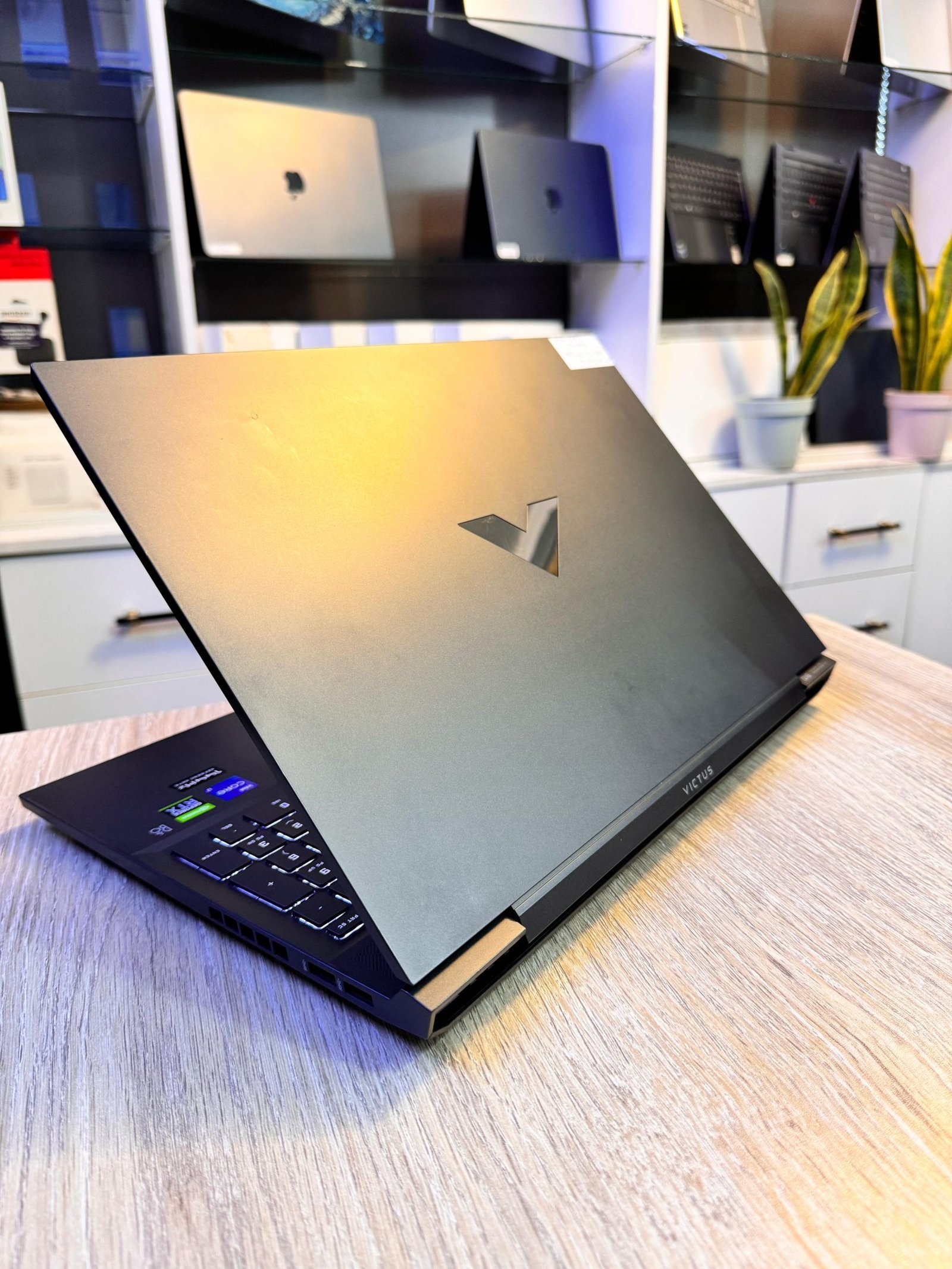 Hp Victus intel Core i7 11th Generation 2.3Ghz 16gb Ram 512 SSD RTX 3060 6gb Dedicated view 3