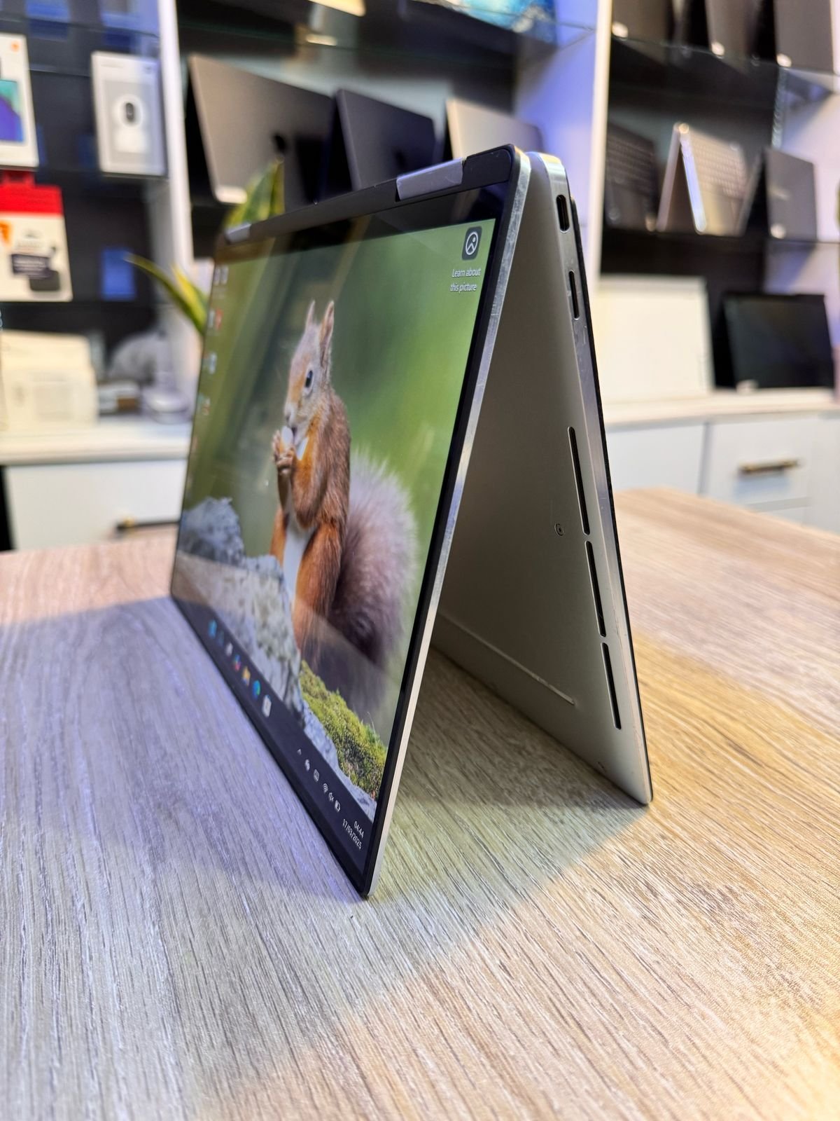 Dell Xps 13 7390 2 in 1 Core i7 10th Generation 16gb Ram 256 SSD 4K Screen Display Backlit Keyboard