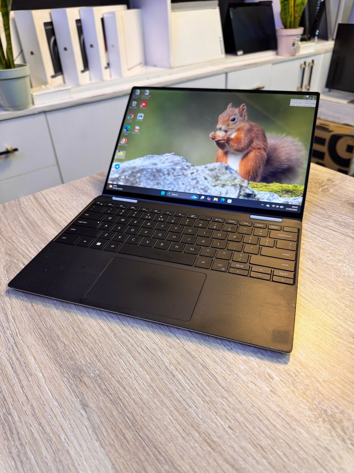 Dell Xps 13 7390 2 in 1 Core i7 10th Generation 16gb Ram 256 SSD 4K Screen Display Backlit Keyboard view 2