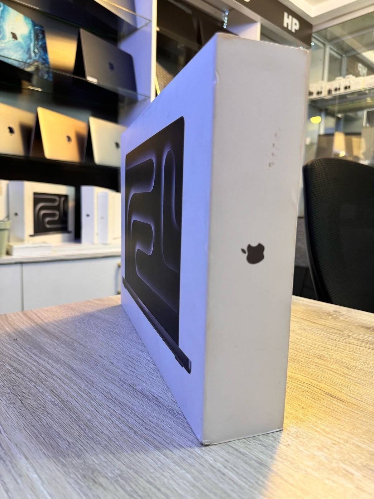 Apple MacBook Pro 14 2024 M4 16gb Ram 512gb SSD view 3