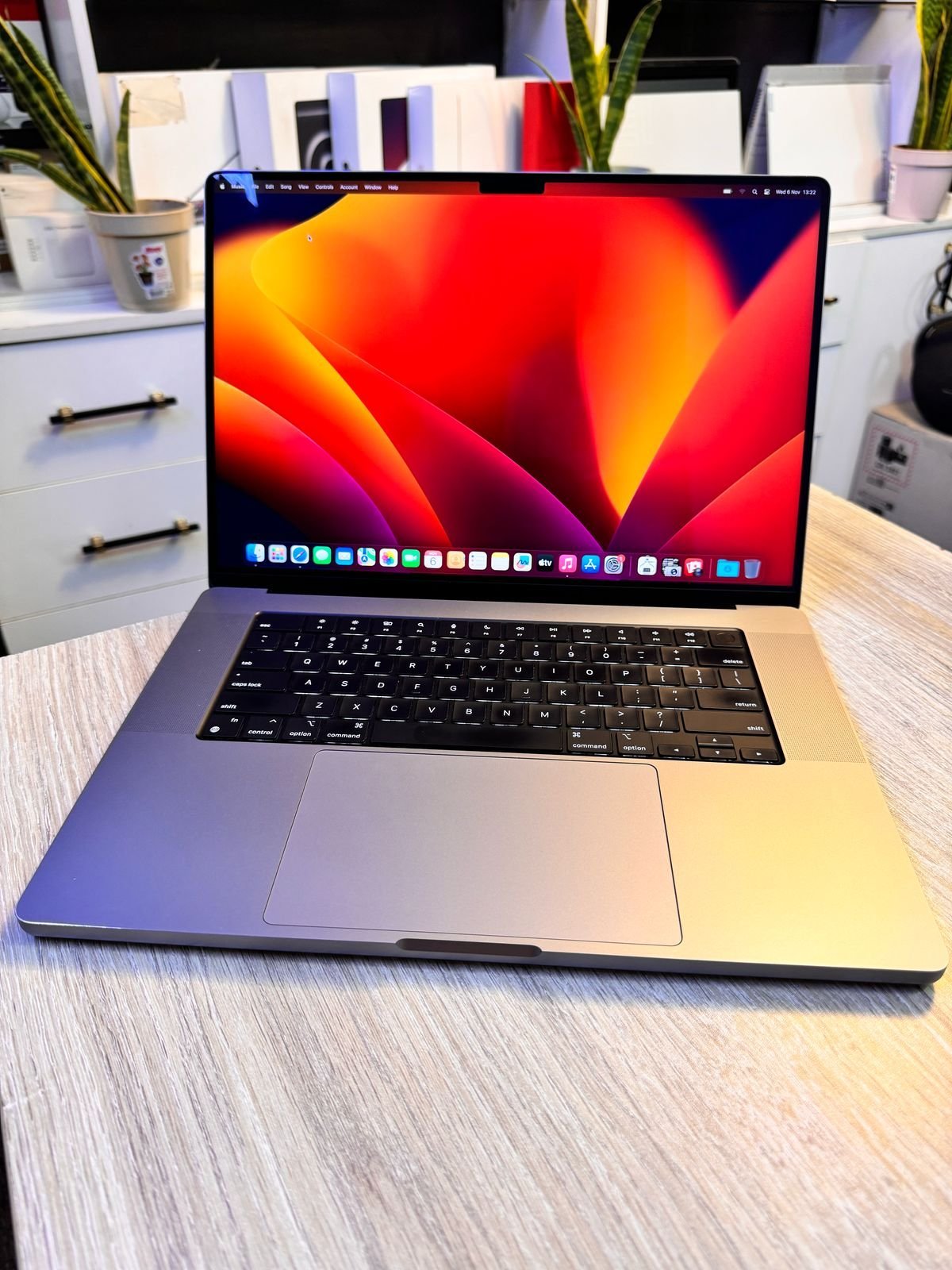 Apple MacBook Pro M2 14 inches 2023 16gb Ram 512gb SSD Xuk/X-uk/Ex-Uk/Ex-UK