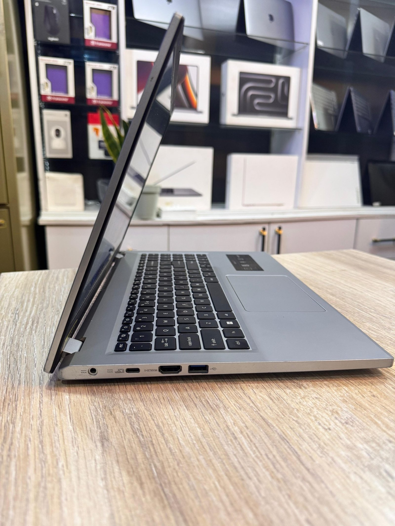 Acer Aspire 3 15 Amd Ryzen 3 7320U With Radeon Graphics 8 Cpus 2.4Ghz 8gb Ram 512gb SSD FHD Screen Display view 3