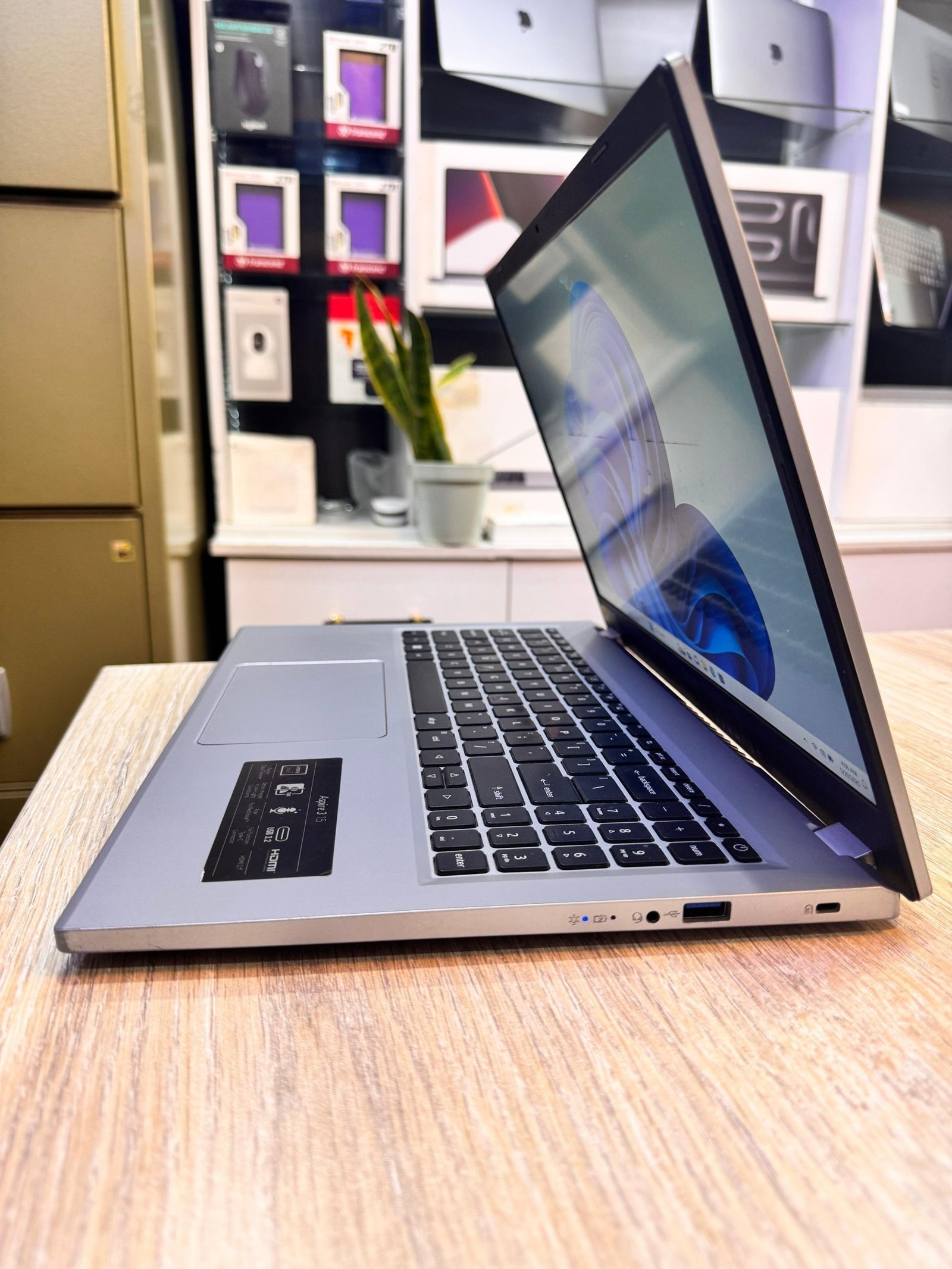 Acer Aspire 3 15 Amd Ryzen 3 7320U With Radeon Graphics 8 Cpus 2.4Ghz 8gb Ram 512gb SSD FHD Screen Display view 2