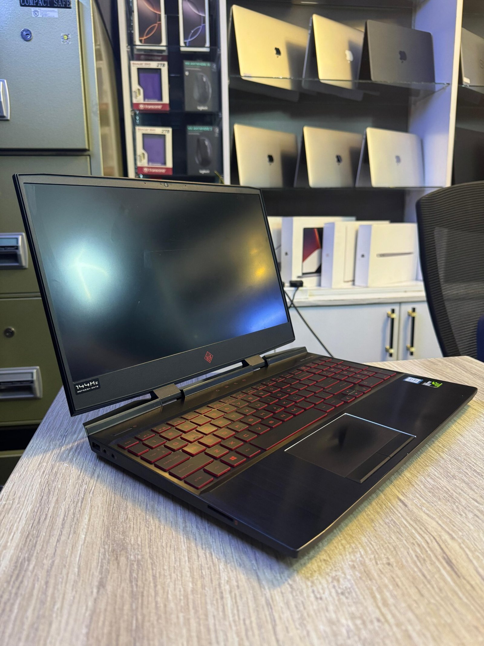 Hp Omen 15, intel core i7, 9th generation, 16gb ram, 512gb ssd, 4gb graphics, 15.6
