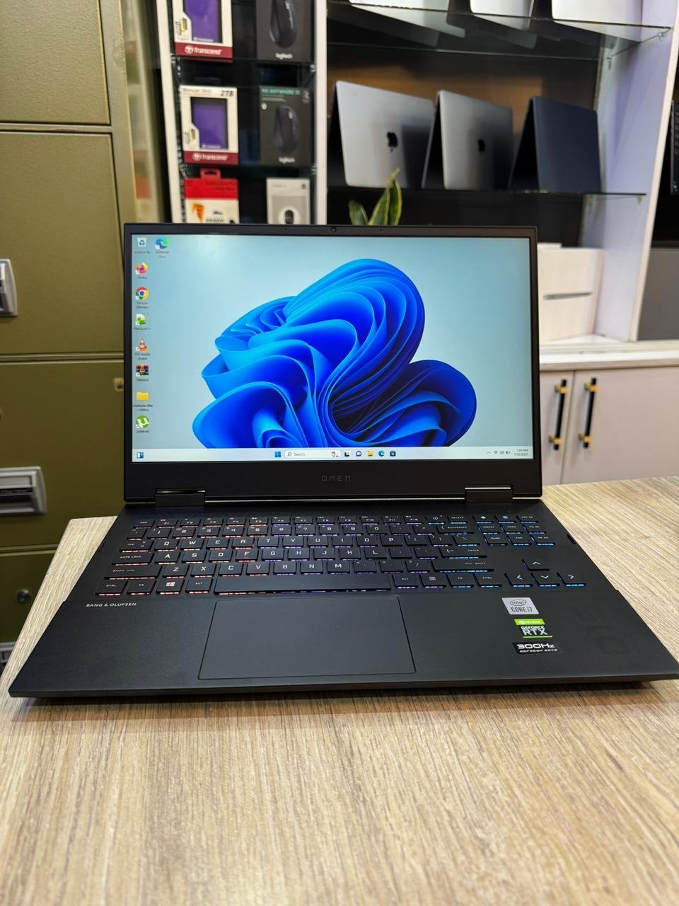 Hp Omen 15, intel core i7, 10th generation, 32gb ram, 1TB SSD, 15.6