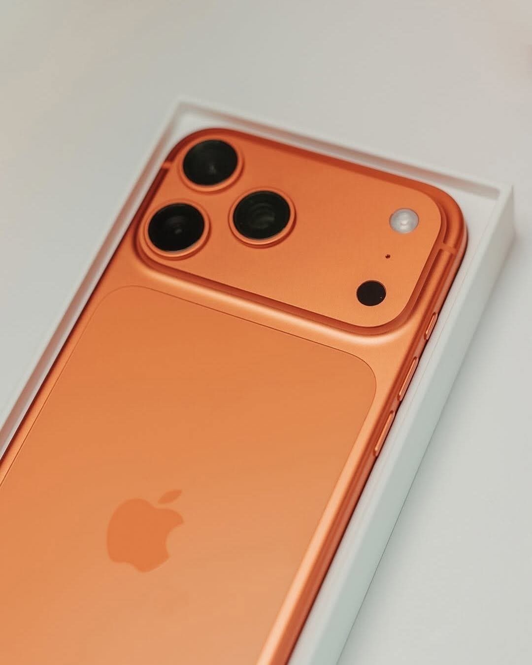 iPhone 17 Pro, 256gb internal storage, Esim, Orange, Brand New (I.T)