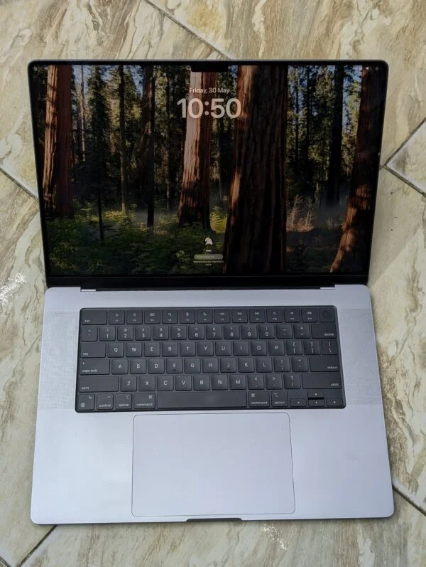 Apple MacBook Pro 16 inch M1 Pro 16gb Ram 1Tb SSD Xuk/X-uk/Ex-Uk/Ex-UK